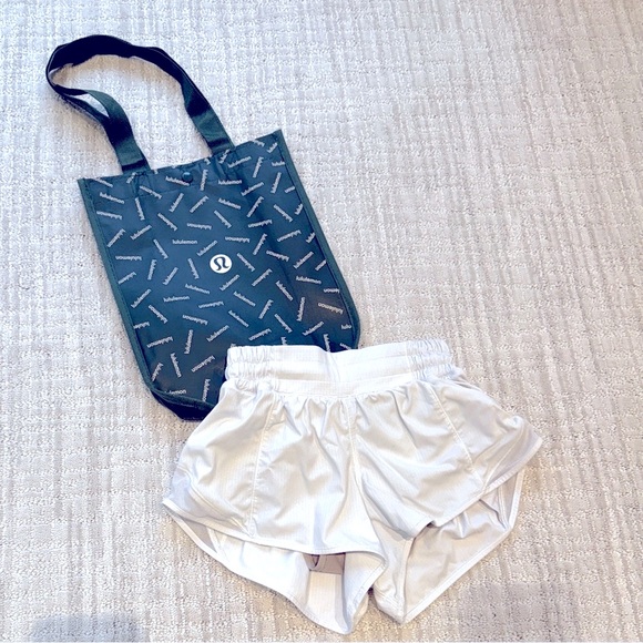 Lululemon Hotty Hot Shorts size 0 WITH BAG - Picture 1 of 16